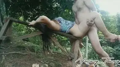 Gadis Cantik Pasrah Goyang Kasur Pohon Sepi