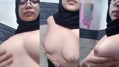 Gadis Hijab Perawan Sange Pamer Bodi Mulus