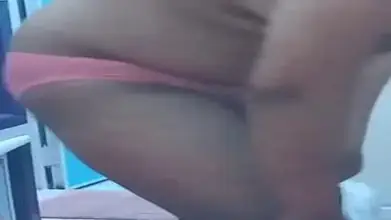 Gadis Pelayan Cantik Pasrah Goyang Kasur